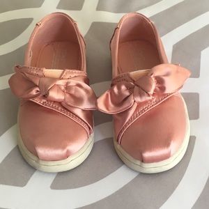 LNC - TOMS Classic with Bow -Rose Cloud Satin- 7T